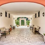 Pines House - Host Solution *