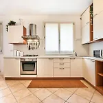 Pines House - Host Solution