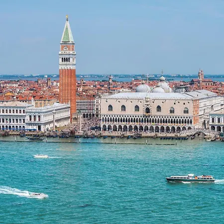 Pines House - Host Solution