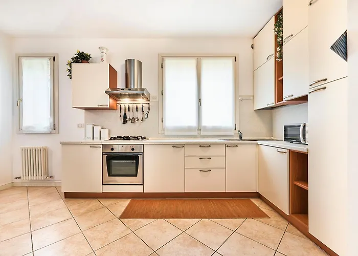 Pines House - Host Solution